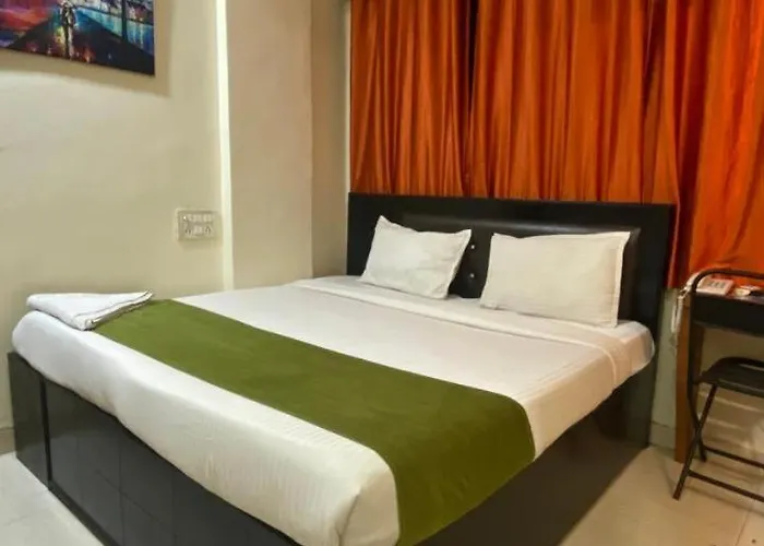 Deluxe Inn - Near Kokilaben Dhirubhai Ambani Hospital Mumbai